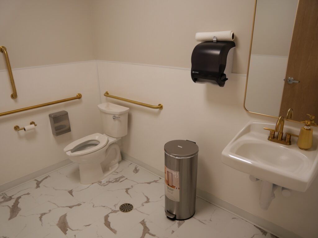 Julie's Nail Bar - Bathroom