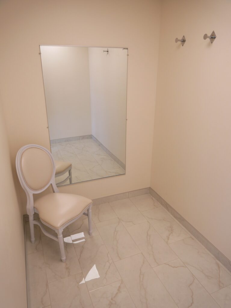 L.A. Formal and Prom - Bridal Dressing Suite